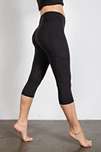 Load image into Gallery viewer, Rae Mode Capri Length Yoga Leggings With Pockets
