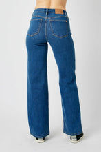 Load image into Gallery viewer, Judy Blue Full Size High Rise Straight Jeans
