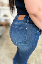 Load image into Gallery viewer, Judy Blue Full Size Tummy Control Straight Jeans
