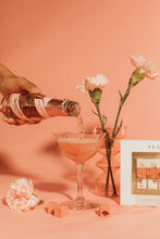 Load image into Gallery viewer, Instant Champagne Cocktail Cubes by Teaspressa
