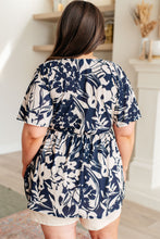 Load image into Gallery viewer, In Contrast Floral V-Neck Top
