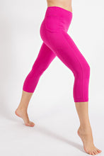 Load image into Gallery viewer, Rae Mode Capri Length Yoga Leggings With Pockets
