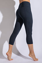 Load image into Gallery viewer, Rae Mode Capri Length Yoga Leggings With Pockets
