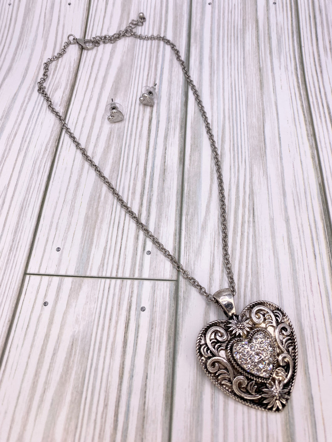 Silver Color Filagree Heart and Rhinestone Necklace Set