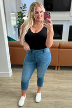 Load image into Gallery viewer, Judy Blue Emily High Rise Cool Denim Pull On Capri Jeans
