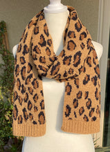 Load image into Gallery viewer, Leopard Print Scarf
